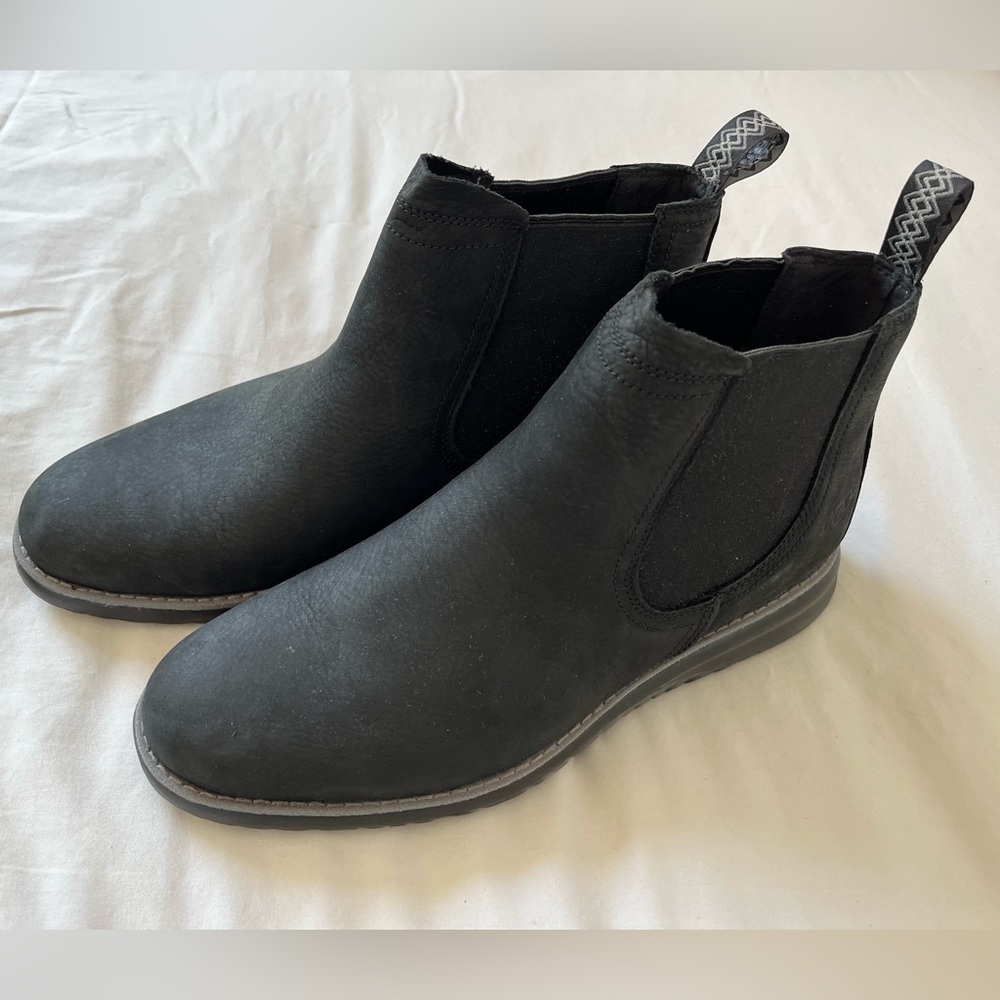 Size 10 men black UGG boots